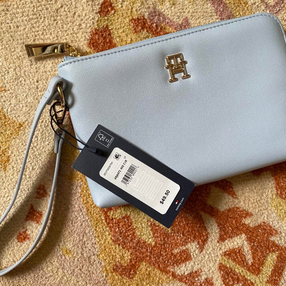 Tommy Hilfiger Light Blue Wristlit NWT - Picture 5 of 12